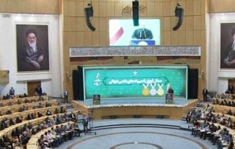 رئیس جمهور: ایران را می‌توانیم بسازیم / وارد دستگاه اداری شوید، وقتتان تلف می‌شود