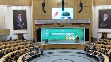 رئیس جمهور: ایران را می‌توانیم بسازیم / وارد دستگاه اداری شوید، وقتتان تلف می‌شود