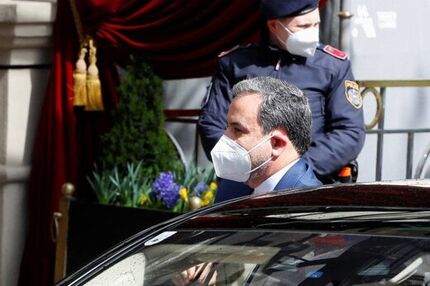 تجمع گروه‌های ضدانقلاب مقابل گرندهتل وین