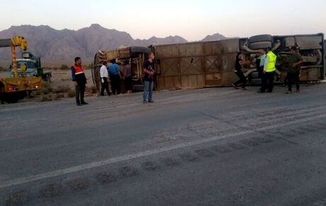 واژگونی اتوبوس این بار در محور مهریز / ۱۹ نفر مصدوم شدند
