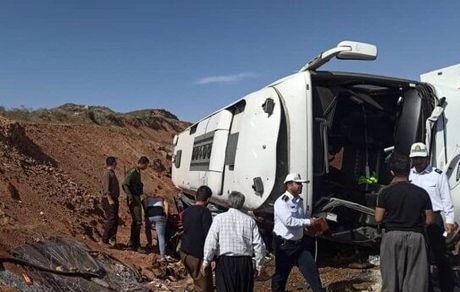 ۸ مصدوم در واژگونی اتوبوس زائران در مهران