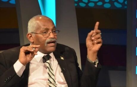 جان باختن وزیر آموزش و پرورش سودان در هتلی در مصر