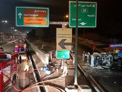 کامیونت حامل ۱۵۰۰ لیتر بنزین در تهران واژگون شد