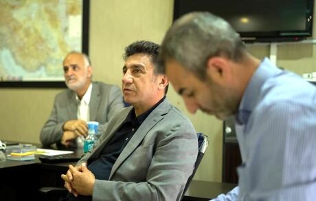 در جلسه بررسی تقویم فصل آینده فوتبال ایران، قلعه‌نویی بر نظرگرفتن برنامه‌های تیم ملی تاکیدکرد