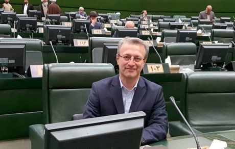 عدم پیش‌بینی ردیف بودجه‌ای برای واردات واکسن کرونا در لایحه ۱۴۰۰