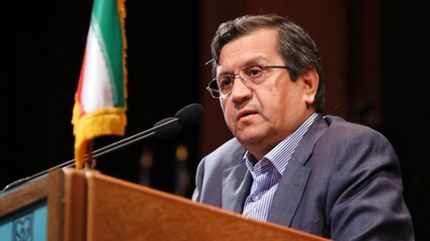 همتی: دلالان بازار ارز، توانایی بانک مرکزی را دست کم نگیرند