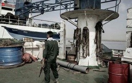 در خلیج فارس، یک کشتی خارجی با ۲۲۰ هزار لیتر سوخت قاچاق توقیف شد