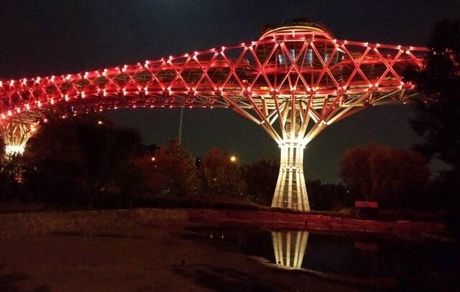پل طبیعت امشب قرمز می‌شود