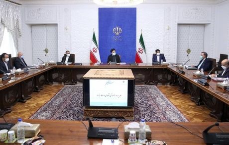 درخصوص کنترل بازار ارز و نرخ تورم، اقدامات فوری و سازمان یافته انجام شود / محور اصلی در تصمیم گیری ها استفاده از ظرفیت های داخلی و تکیه بر نیروهای فعال و جوان و آماده به کار باشد