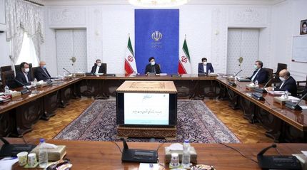 درخصوص کنترل بازار ارز و نرخ تورم، اقدامات فوری و سازمان یافته انجام شود / محور اصلی در تصمیم گیری ها استفاده از ظرفیت های داخلی و تکیه بر نیروهای فعال و جوان و آماده به کار باشد