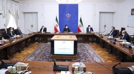 درخصوص کنترل بازار ارز و نرخ تورم، اقدامات فوری و سازمان یافته انجام شود / محور اصلی در تصمیم گیری ها استفاده از ظرفیت های داخلی و تکیه بر نیروهای فعال و جوان و آماده به کار باشد