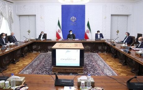 درخصوص کنترل بازار ارز و نرخ تورم، اقدامات فوری و سازمان یافته انجام شود / محور اصلی در تصمیم گیری ها استفاده از ظرفیت های داخلی و تکیه بر نیروهای فعال و جوان و آماده به کار باشد
