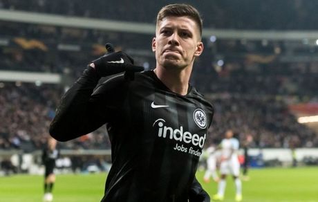 شیاطین‌سرخ در پی شکار یک رئالی