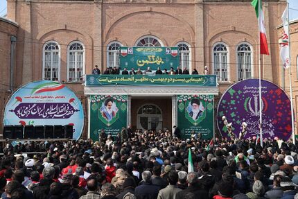 قالیباف: بدنبال تحول اقتصادی و حل معیشت مردم هستیم