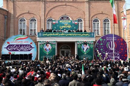 قالیباف: بدنبال تحول اقتصادی و حل معیشت مردم هستیم
