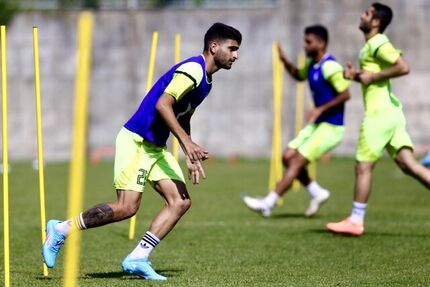 هافبک جوان استقلال ماندنی شد