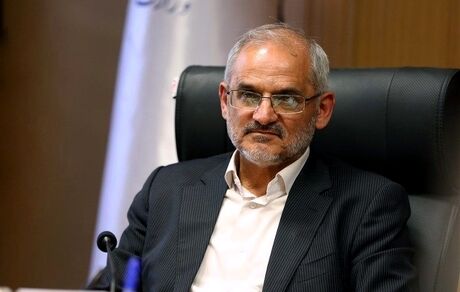 عذرخواهی وزیر آموزش وپرورش از بی‌سلیقگی در حذف تصویر دختران از کتاب سوم دبستان