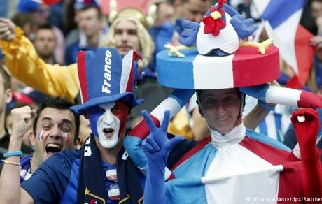 
بازگشت هواداران فوتبال به ورزشگاه‌های فرانسه
