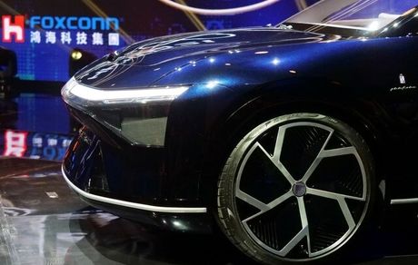 بزرگترین تولیدکننده آیفون می‌خواهد تسلا بسازد