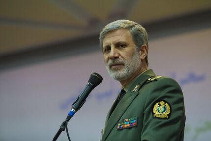 وزیر دفاع: راهبرد «قوی شدن» را به عنوان یک تکلیف بر خود واجب می‌دانیم
