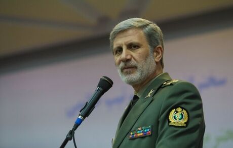 وزیر دفاع: راهبرد «قوی شدن» را به عنوان یک تکلیف بر خود واجب می‌دانیم
