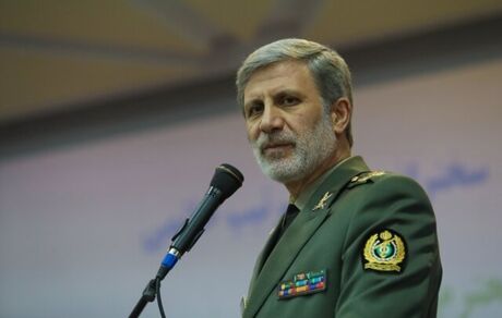 وزیر دفاع: راهبرد «قوی شدن» را به عنوان یک تکلیف بر خود واجب می‌دانیم
