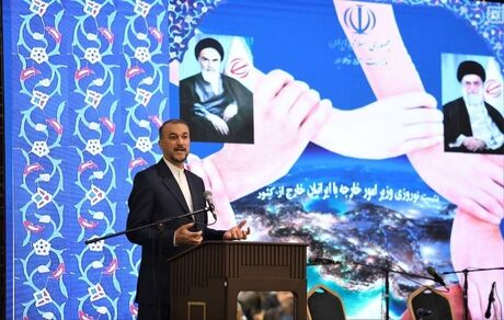 وزیر امور خارجه: مرکز ٢۴ ساعته پاسخگویی به تلفن ایرانیان خارج از کشور راه‌اندازی می‌شود