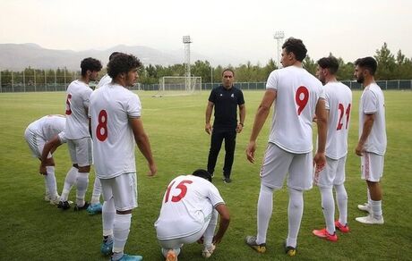 اردوی تیم ملی امید لغو شد / دلیل: مهدوی کیا قرارداد ندارد