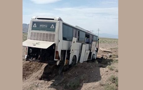 ۲۳ مصدوم در تصادف اتوبوس و یک دستگاه سمند