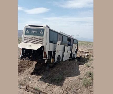 ۲۳ مصدوم در تصادف اتوبوس و یک دستگاه سمند