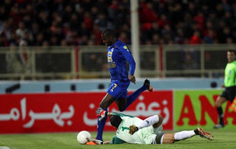 رابطه گرم شیخ و دروازه‌بان آبی‌ها/ عکس