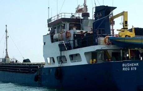 نیروی دریایی سپاه، یک فروند شناور حامل سوخت قاچاق را توقیف کرد