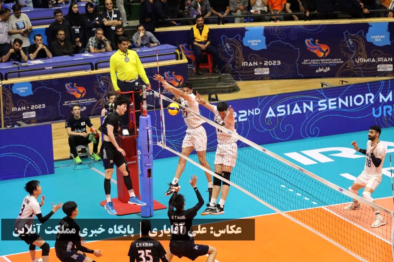 جام ۲۲: دیدار تیم‌های والیبال ایران و هنگ‌کنگ در سالن پر از تماشاگر غدیر ارومیه