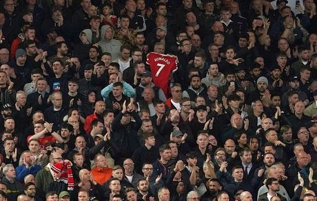 هواداران لیورپول با کریس رونالدو همدردی کردند