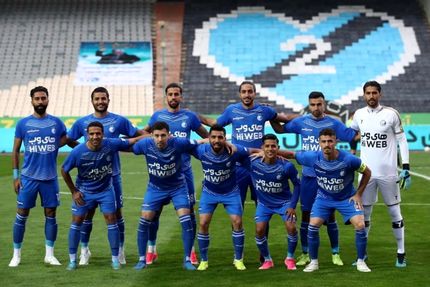 چسباندن برچسب روی لباس‌های از قبل در انبار مانده استقلال