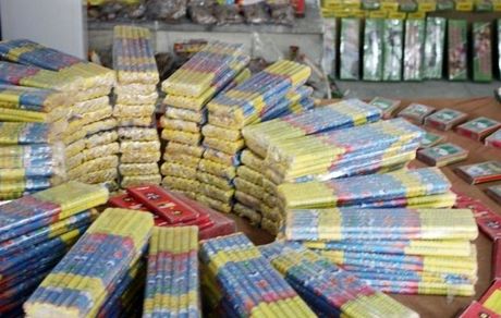 کشف ۳۰۰ هزار انواع موادمحترقه در سلطان‌آباد