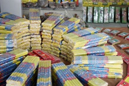 کشف ۳۰۰ هزار انواع موادمحترقه در سلطان‌آباد