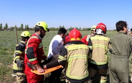 مصدومیت ۲ نفر براثر سقوط یک فروند هواپیمای آموزشی در قزوین