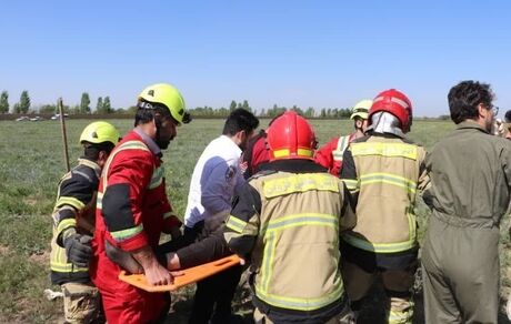 مصدومیت ۲ نفر براثر سقوط یک فروند هواپیمای آموزشی در قزوین