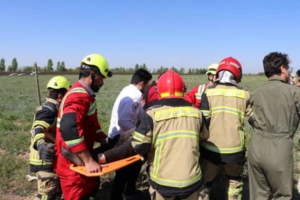 مصدومیت ۲ نفر براثر سقوط یک فروند هواپیمای آموزشی در قزوین