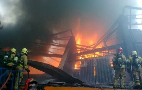 آتش سوزی انبار ۳۰۰۰ متری نگهداری از مواد شیمیایی در جاده قدیم کرج 