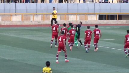 ویدئوی سیلی بازیکن خلیج فارس ماهشهر به داور در لیگ دسته دوم فوتبال