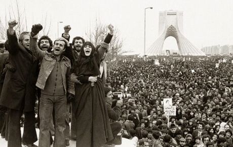 عضو فراکسیون روحانیت مجلس: برخی انقلابی نیستند انتفاعی هستند
