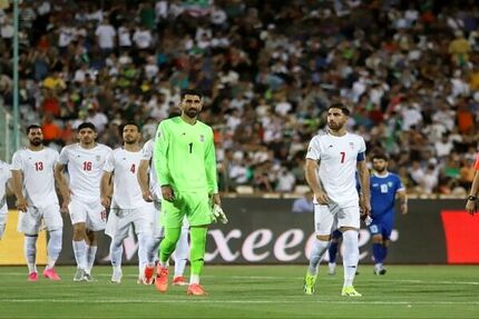 شعار "بی‌غیرت بی‌غیرت" تماشاگران علیه ملی‌پوشان
