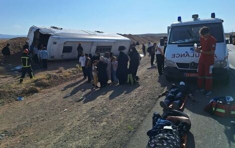 ۱۰ مصدوم در حادثه واژگونی اتوبوس در محور شاهرود میامی