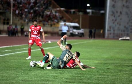 پرسپولیس در قزوین از قهرمانی دورتر شد / شمس آذر سیدمهدی رحمتی لیگ را جذاب کرد