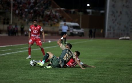 پرسپولیس در قزوین از قهرمانی دورتر شد / شمس آذر سیدمهدی رحمتی لیگ را جذاب کرد