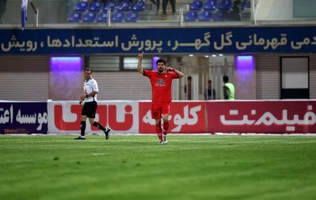 تراکتور ده نفره دوباره صدرنشین لیگ برتر فوتبال شد