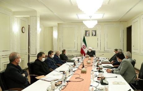  روحانی: دولت توانست با تحریم و توطئه‌ فروپاشی نظام مقابله کند