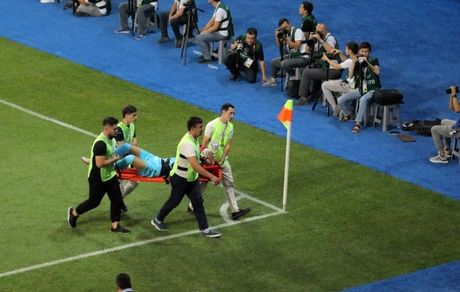 دروازه‌بان تیم ملی به بیمارستان منتقل شد